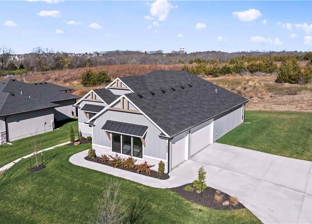 Property at 1600 SW 27th St, Lee's Summit, MO 64082, 4 beds, 3 baths