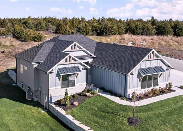 Property at 1600 SW 27th St, Lee's Summit, MO 64082, 4 beds, 3 baths