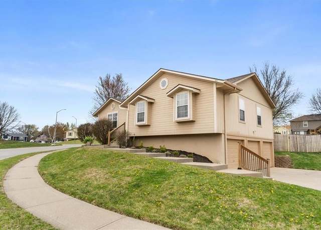 Property at 8409 107th St, Kansas City, MO 64157, 3 beds, 2 baths