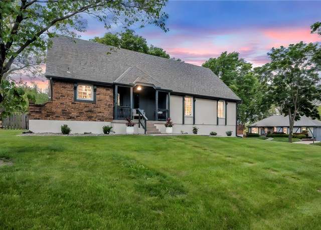 Property at 1012 SW Brave Cir, Blue Springs, MO 64015, 4 beds, 3.5 baths