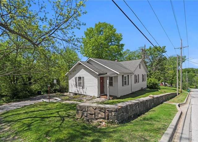 Property at 4001 NW South Dr, Riverside, MO 64150, 3 beds, 2 baths