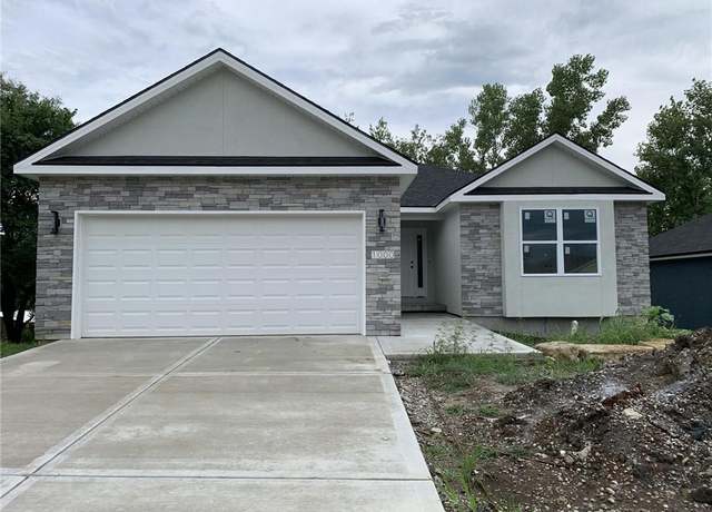 Property at 1000 Ingleside Dr, Pleasant Hill, MO 64080, 2 beds, 2 baths