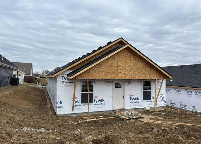 Property at 4907 S Creek Woods Dr, St Joseph, MO 64507, 3 beds, 2 baths