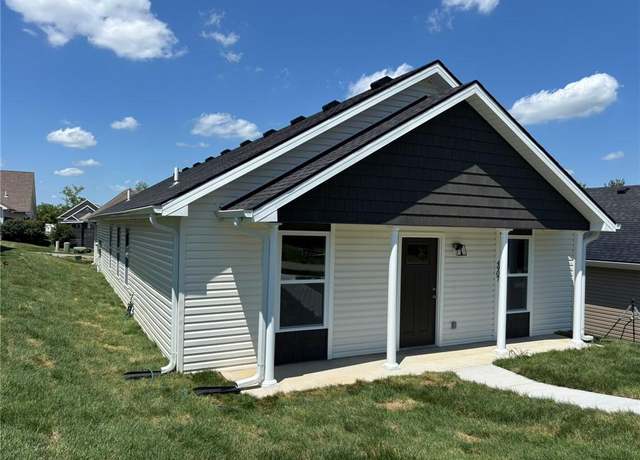 Property at 4907 S Creek Woods Dr, St Joseph, MO 64507, 3 beds, 2 baths