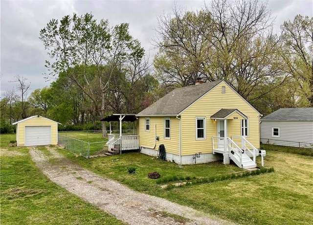 Property at 13318 Parker Ave, Grandview, MO 64030, 2 beds, 1 bath