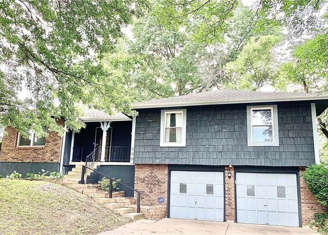 Property at 308 NW Shamrock Ave, Lee's Summit, MO 64081, 3 beds, 2.5 baths
