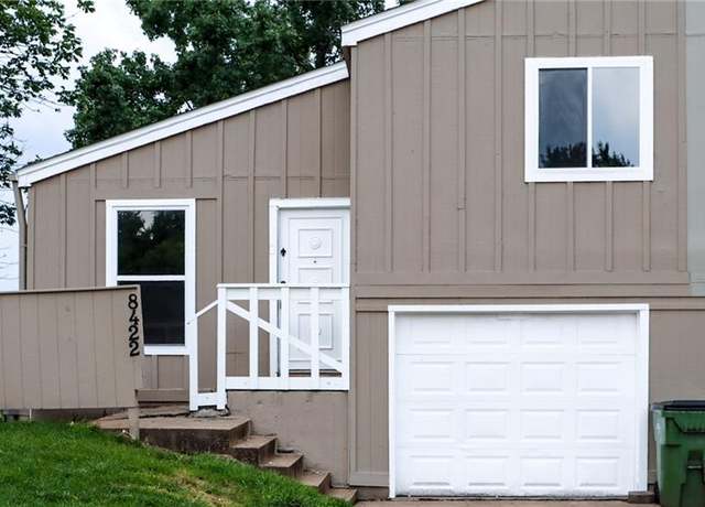 Property at 8422 Lane Pl, Raytown, MO 64138, 4 beds, 2 baths