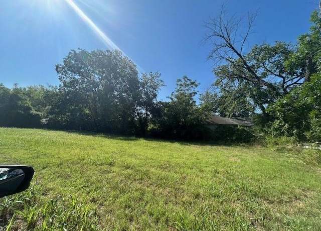Property at 300 S Earl St, Independence, KS 67301