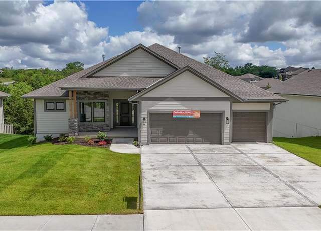 Property at 2850 W Wabash St, Olathe, KS 66061, 4 beds, 3 baths
