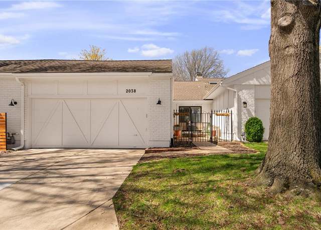 Property at 2038 Condolea Dr, Leawood, KS 66209, 2 beds, 2.5 baths