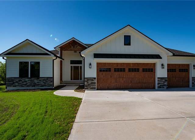 Property at 31203 E Lone Jack Lees Summit Rd, Lee's Summit, MO 64086, 4 beds, 3 baths