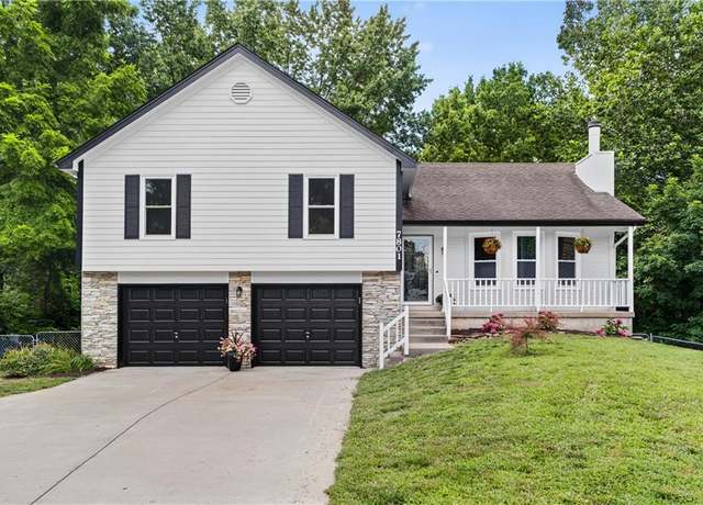 Property at 7801 NW Seymour Ct, Kansas City, MO 64152, 3 beds, 3 baths