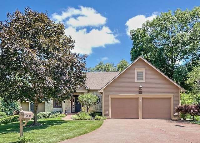 Property at 3309 Westwood Dr, St Joseph, MO 64505, 4 beds, 3 baths