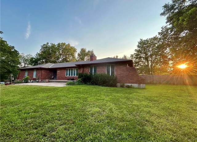 Property at 22800 S Abbott Dr, Peculiar, MO 64078, 3 beds, 2 baths