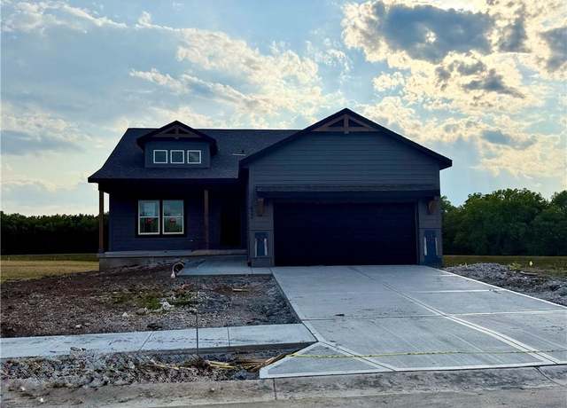 Property at 1432 SE Silo St, Lee's Summit, MO 64081, 3 beds, 2 baths