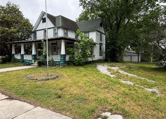 Property at 1202 Wall St, Galena, KS 66739, 4 beds, 1.5 baths