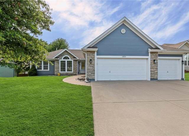 Property at 13720 Station Dr, Platte City, MO 64079, 4 beds, 3 baths