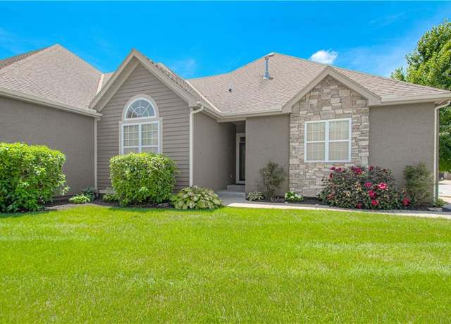 Property at 16899 S Bradley Dr, Olathe, KS 66062, 3 beds, 2.5 baths