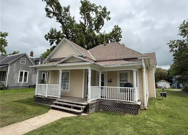 Property at 715 N Mulberry St, Maryville, MO 64468, 4 beds, 1 bath