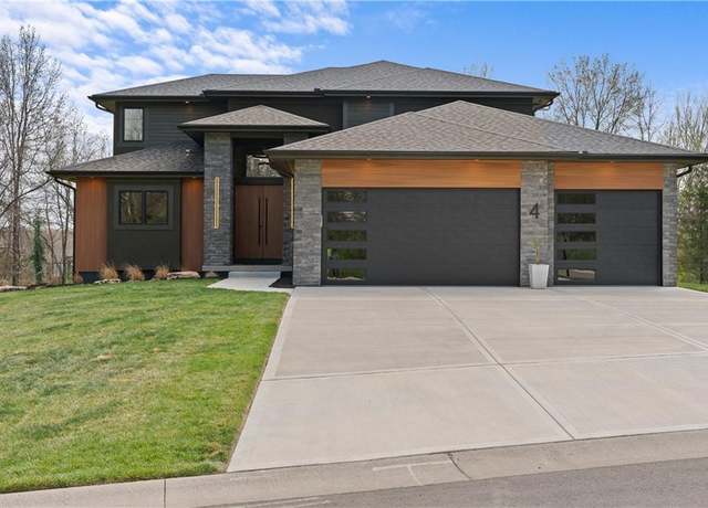 Property at 4 Broken Arrow Ct, Lake Winnebago, MO 64034, 4 beds, 3.5 baths