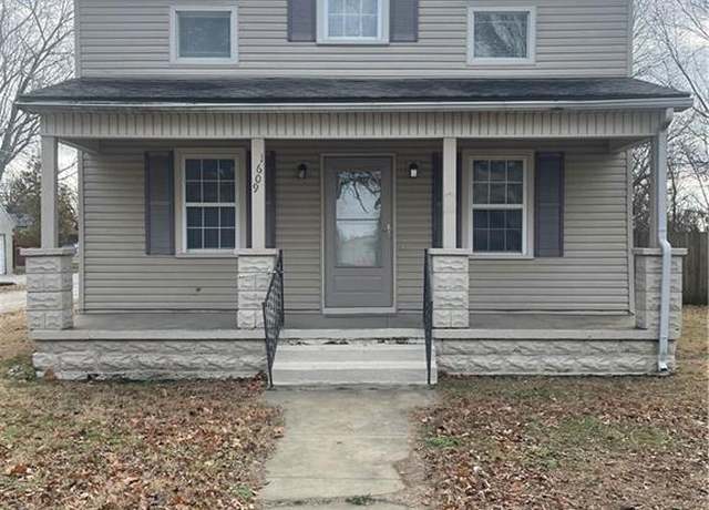 Property at 1609 Main St, Chanute, KS 66720, 4 beds, 2 baths