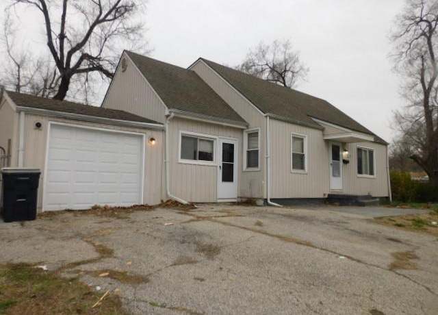 Property at 4745 E 44th St, Kansas City, MO 64130, 3 beds, 2 baths