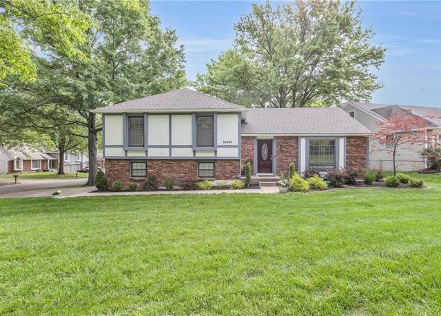 Property at 10001 Monrovia St, Lenexa, KS 66215, 3 beds, 2 baths