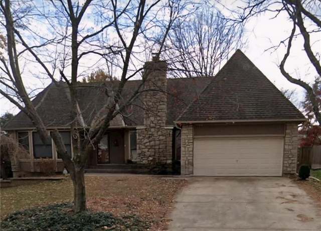 Property at 11609 W 109 St, Overland Park, KS 66210, 3 beds, 2.5 baths