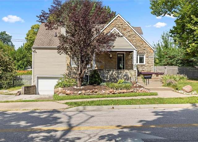Property at 10103 Johnson Dr, Shawnee, KS 66203, 3 beds, 3 baths