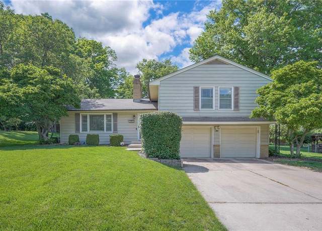 Property at 9516 Madison Ave, Kansas City, MO 64114, 3 beds, 2 baths