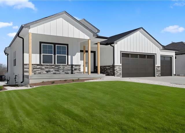 Property at 805 W Solomon Dr, Lone Jack, MO 64086, 3 beds, 2 baths
