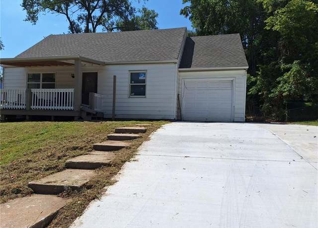 Property at 4735 E 44 St, Kansas City, MO 64130, 3 beds, 1.5 baths