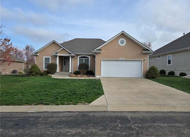 Property at 11304 Trevor Dr, Peculiar, MO 64078, 3 beds, 2 baths