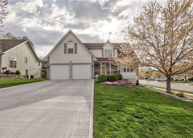 Property at 670 Hillside Ct, Lansing, KS 66043, 4 beds, 3.5 baths