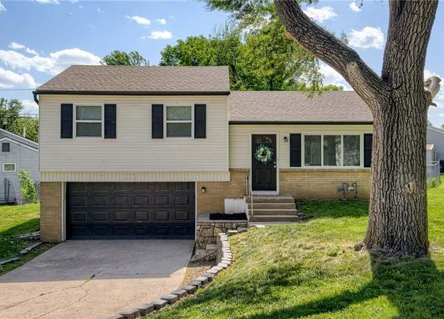 Property at 3200 Queen Ridge Dr, Independence, MO 64055, 3 beds, 1.5 baths