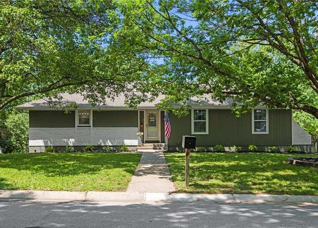 Property at 5712 NW Raintree Dr, Parkville, MO 64152, 4 beds, 3 baths