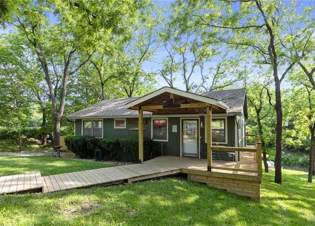 Property at 321 W Sugarlake Dr, Mound City, KS 66056, 3 beds, 1.5 baths