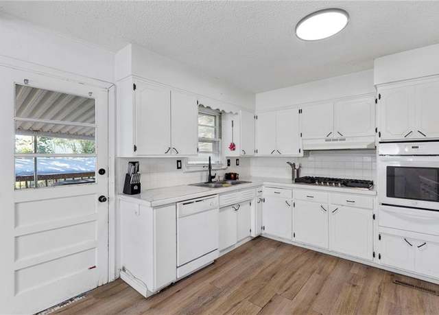 Property at 2206 N 73rd Ter, Kansas City, KS 66109, 3 beds, 2 baths