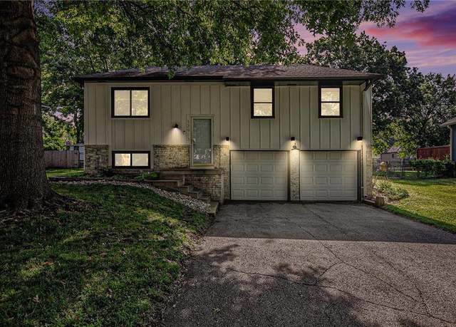 Property at 12913 S Trenton St, Olathe, KS 66062, 3 beds, 2 baths
