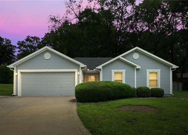 Property at 5425 Sterling Ave, Raytown, MO 64133, 3 beds, 2 baths