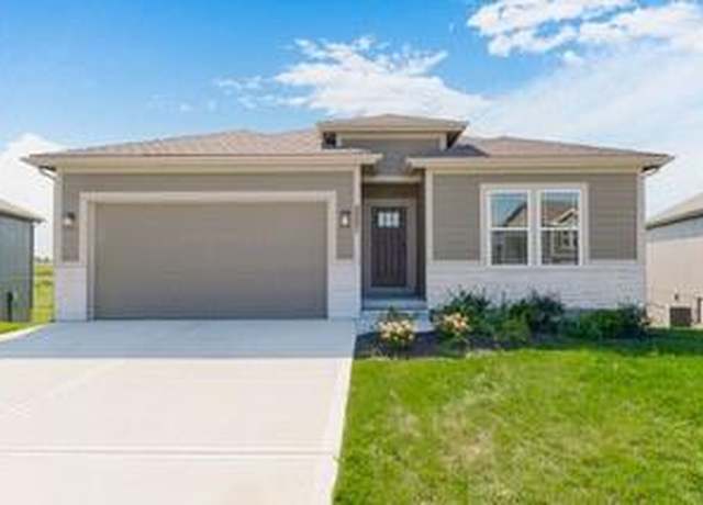 Property at 2201 NW 94th St, Kansas City, MO 64154, 4 beds, 3 baths