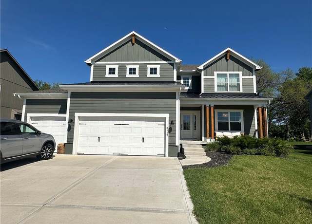 Property at 3117 SW Arbor Tree Dr, Lee's Summit, MO 64082, 5 beds, 3 baths