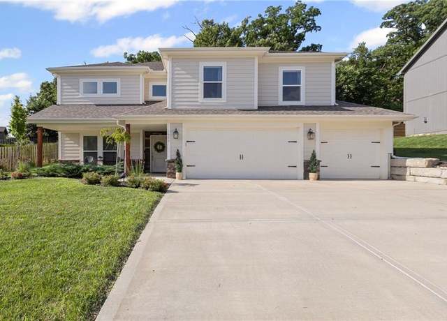 Property at 1804 NW 59th St, Kansas City, MO 64118, 4 beds, 3 baths