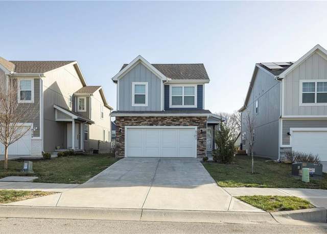 Property at 8792 SW 9th St, Blue Springs, MO 64064, 4 beds, 2.5 baths