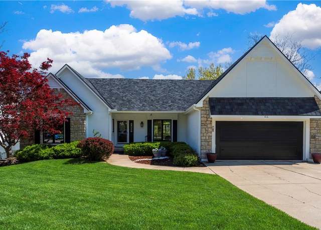 Property at 416 NE Brockton Dr, Lee's Summit, MO 64064, 3 beds, 3 baths