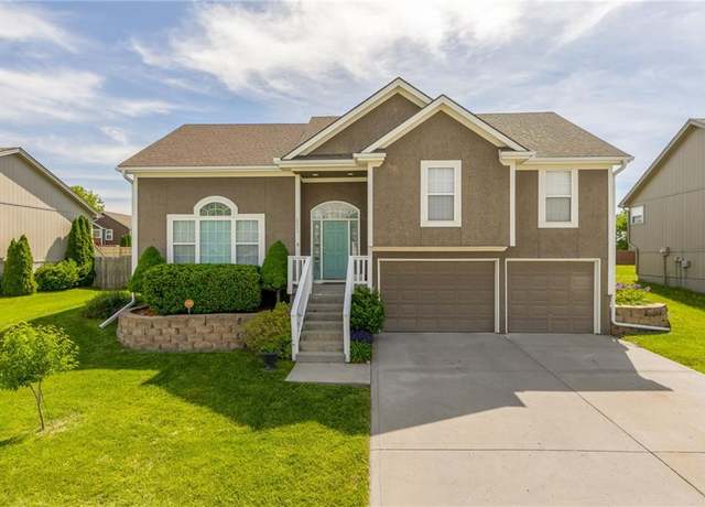 Property at 803 Crestridge Dr, Kearney, MO 64060, 3 beds, 3 baths