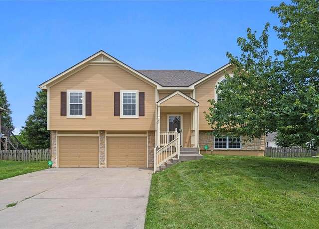 Property at 725 Corrington Dr, Raymore, MO 64083, 3 beds, 2.5 baths