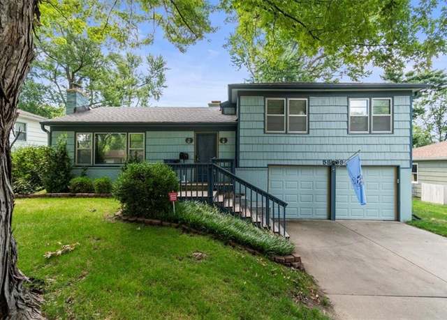 Property at 5809 W 100th St, Overland Park, KS 66207, 3 beds, 2 baths