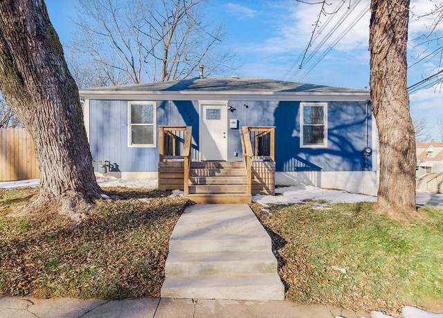 Property at 1000 Ridge Ave, Kansas City, KS 66102, 2 beds, 3 baths