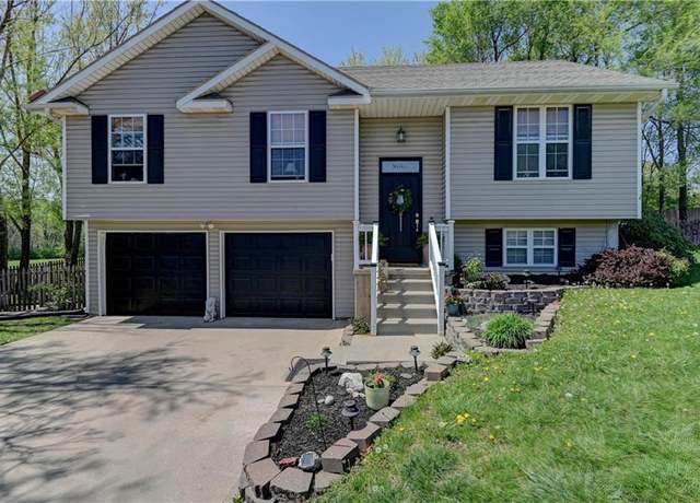 Property at 608 Castile St, Gower, MO 64454, 3 beds, 2.5 baths